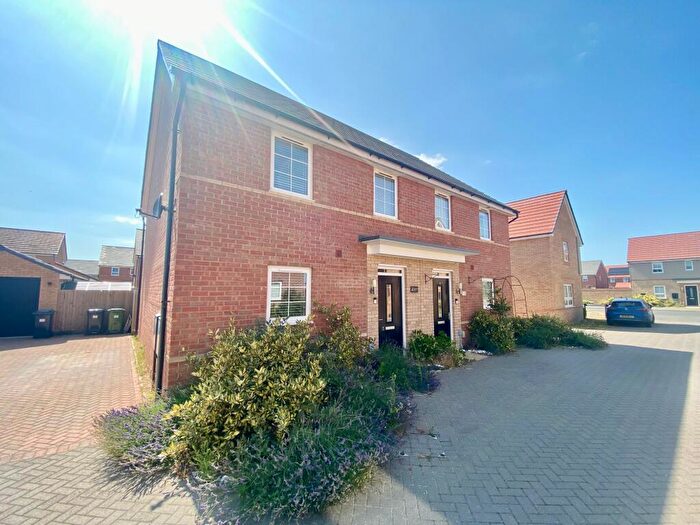 3 Bedroom Semi-Detached House For Sale In Wheatfen Close, Hampton Water, Peterborough, PE7
