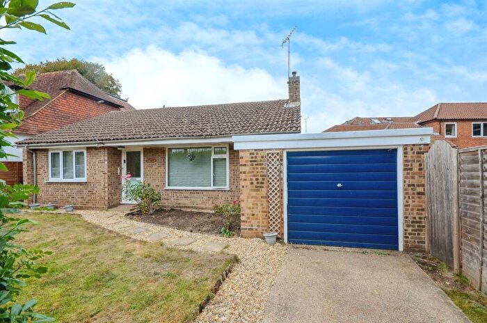 2 Bedroom Detached Bungalow For Sale In Roundwood Lane, Harpenden, AL5