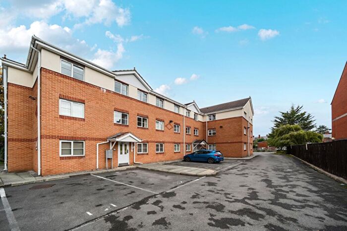 2 Bedroom Flat For Sale In Grove Avenue, Wilmslow, SK9