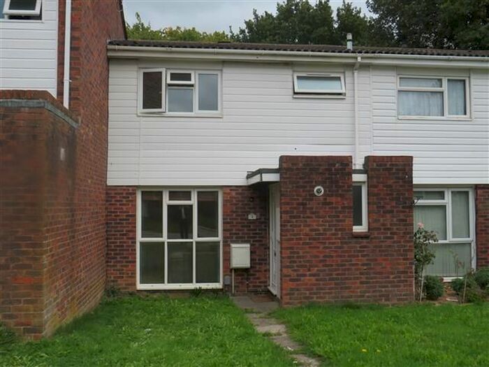3 Bedroom Property To Rent In Curteys Walk, Crawley, RH11