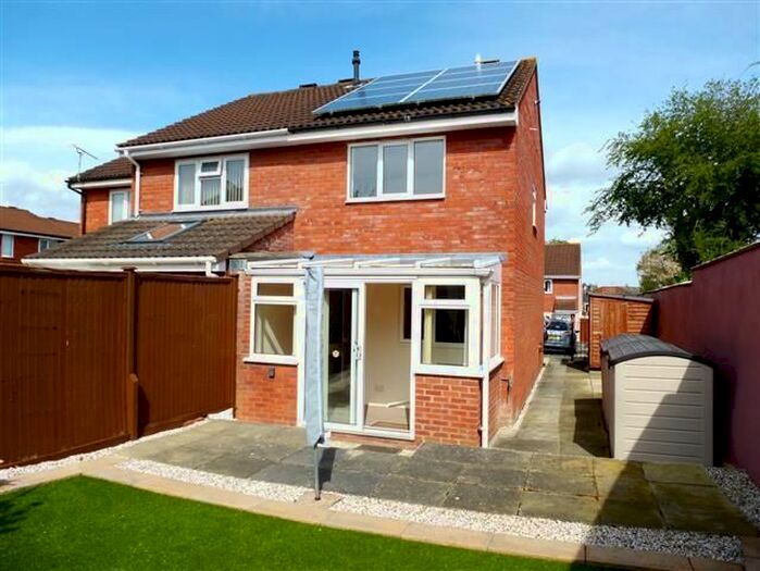 2 Bedroom Property To Rent In Arnold Close, Taunton, TA2