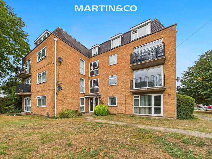 2 Bedroom Flat For Sale In Edgecumbe Court, Laleham Road, Staines, TW18