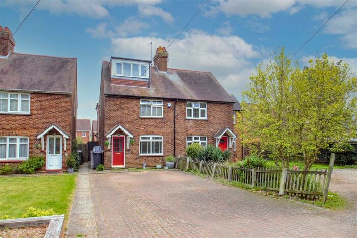 4 Bedroom Semi-Detached House To Rent In Chapel Road, Flitwick, Bedford, MK45