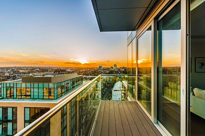 3 Bedroom Flat For Sale In Lillie Square, London, SW6