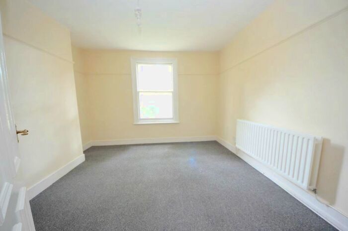 2 Bedroom Flat To Rent In Romola Road, London, SE24