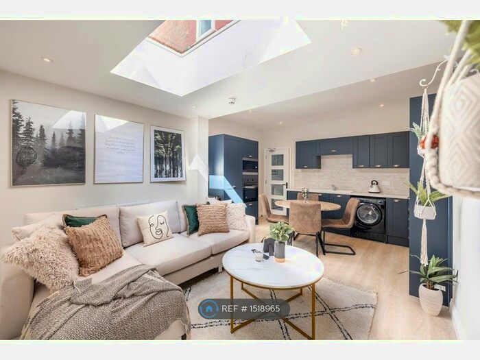 5 Bedroom Semi-Detached House To Rent In Harborne Lane, Selly Oak, Birmingham, B29