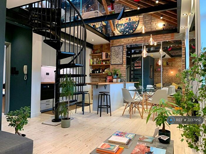 1 Bedroom Penthouse To Rent In New Road, London, E1