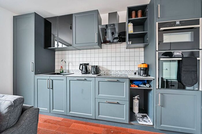 2 Bedroom Flat To Rent In Grange Road, Bermondsey, London, SE1