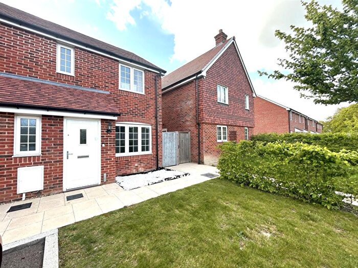 2 Bedroom Property To Rent In Emerald Road, Crawley, RH10