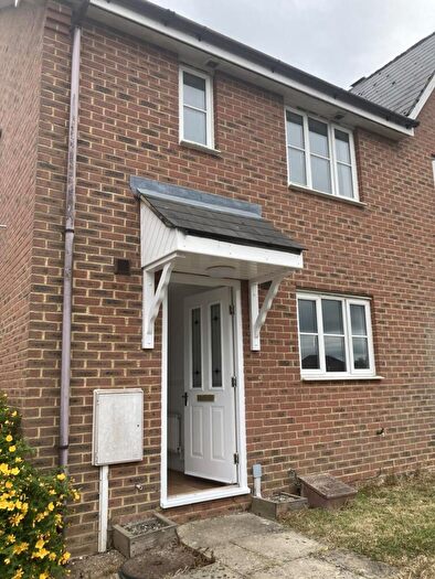 3 Bedroom Semi-Detached House To Rent In Laurel Way, Chartham, CT4