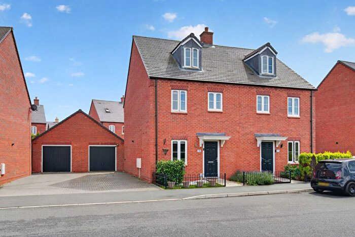4 Bedroom Semi Detached House For Sale In Holdenby Drive, Raunds, NN9