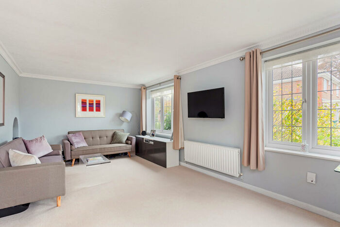 4 Bedroom House To Rent In Rosslyn Park, Weybridge, KT13