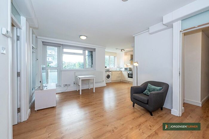 2 Bedroom Flat To Rent In Shackleton Court, Shepherds Bush, W12