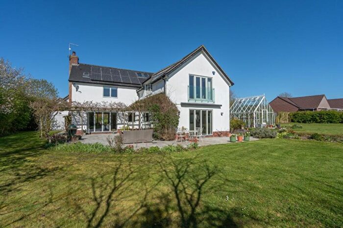 5 Bedroom Detached House For Sale In Spooner Row, Wymondham, NR18