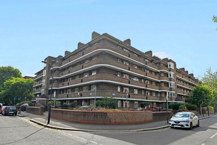4 Bedroom Flat To Rent In Australia Road, White City Estate, London, W12