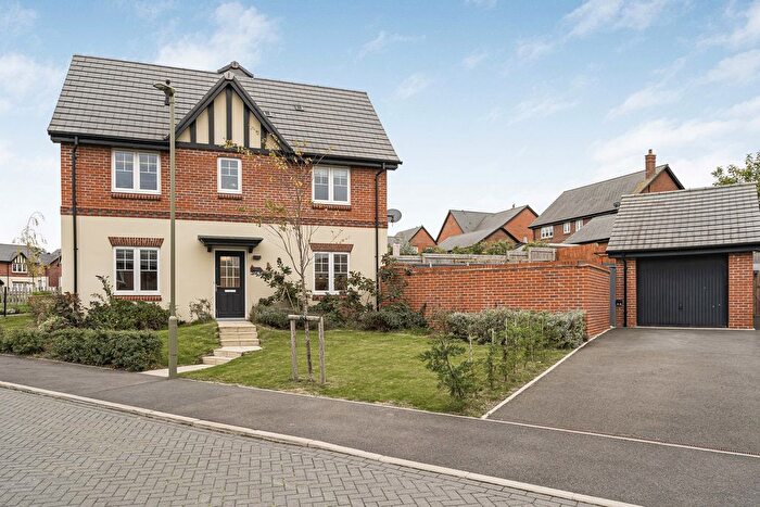 3 Bedroom Semi-detached House For Sale In Hazel Close, Wantage, OX12