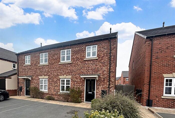 3 Bedroom Town House To Rent In Harper Hill Gardens, Harworth, Doncaster, DN11