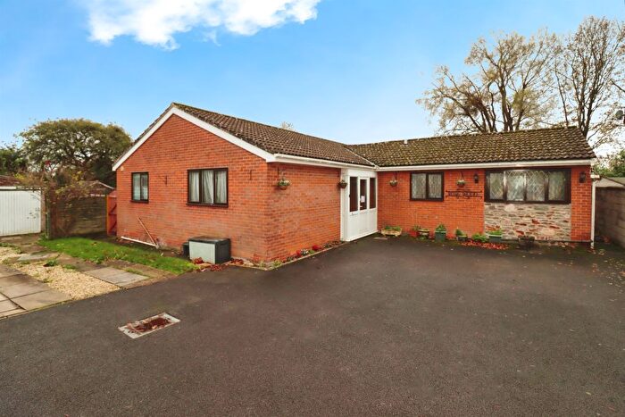 3 Bedroom Detached Bungalow For Sale In Hempton Lane, Almondsbury, Bristol, BS32