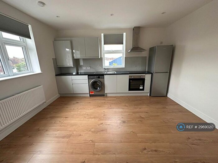 2 Bedroom Flat To Rent In High St, Edgware, HA8