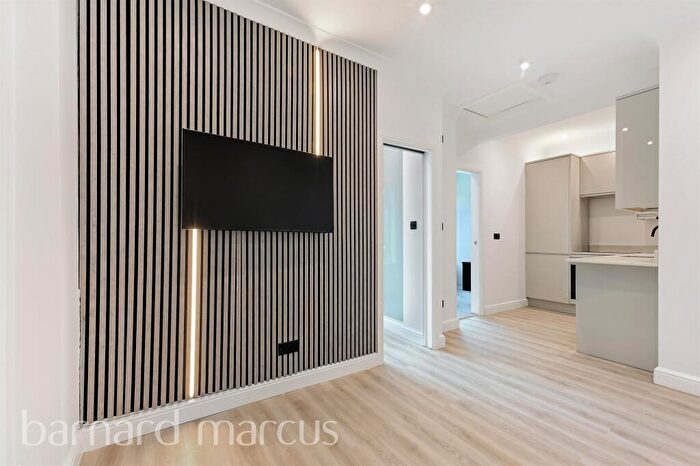 1 Bedroom Apartment For Sale In Cheam Common Road, Worcester Park, KT4