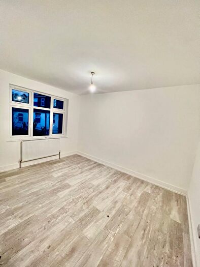 3 Bedroom Flat To Rent In St. Dunstan's Road, London, E7