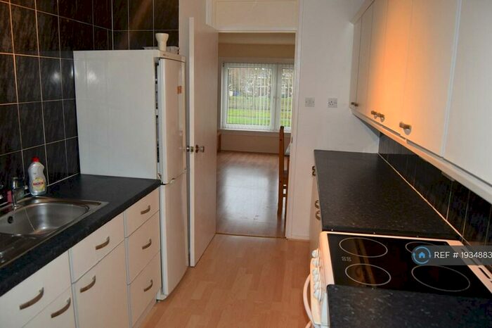 2 Bedroom Flat To Rent In Banner Road, Glasgow, G13