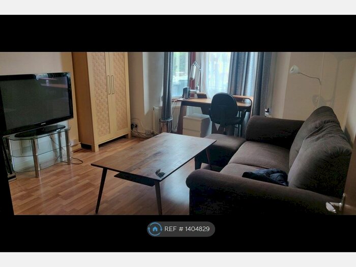 1 Bedroom Flat To Rent In Ground Floor, London, N8