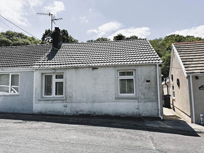 3 Bedroom Semi-Detached Bungalow For Sale In Brooklands Terrace, Abercrave, Swansea., SA9
