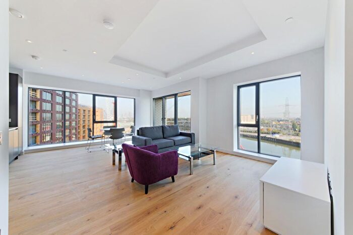 2 Bedroom Flat For Sale In Grantham House, Botanic Square, London, E14