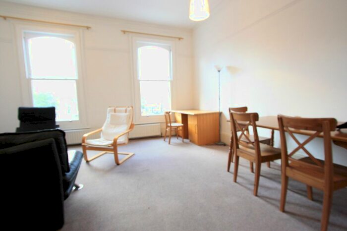 1 Bedroom Flat To Rent In Clapham Common South Side, Clapham Common, SW4