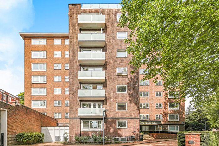 3 Bedroom Flat For Sale In Avenue Road, St John's Wood, NW8