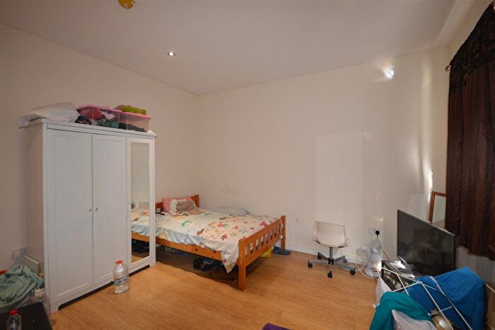 Studio To Rent In Caledonian Road, London, N1