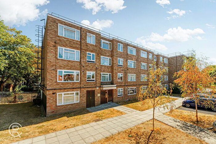 2 Bedroom Flat For Sale In Lambourn Close, London, W7