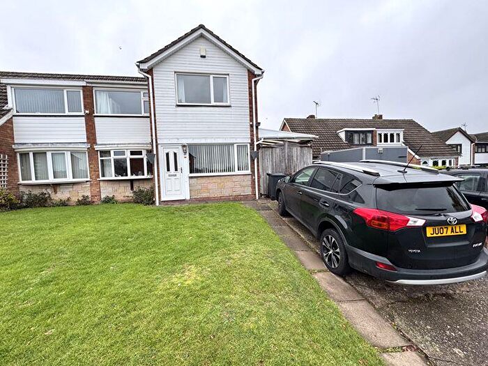 4 Bedroom Semi Detached House For Sale In Silver Walk, Nuneaton, CV10