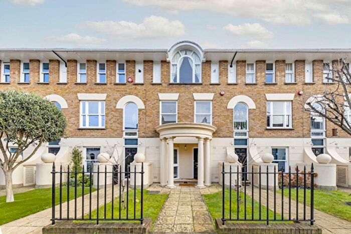 4 Bedroom Terraced House To Rent In Eaton Terrace, Mile End, E3