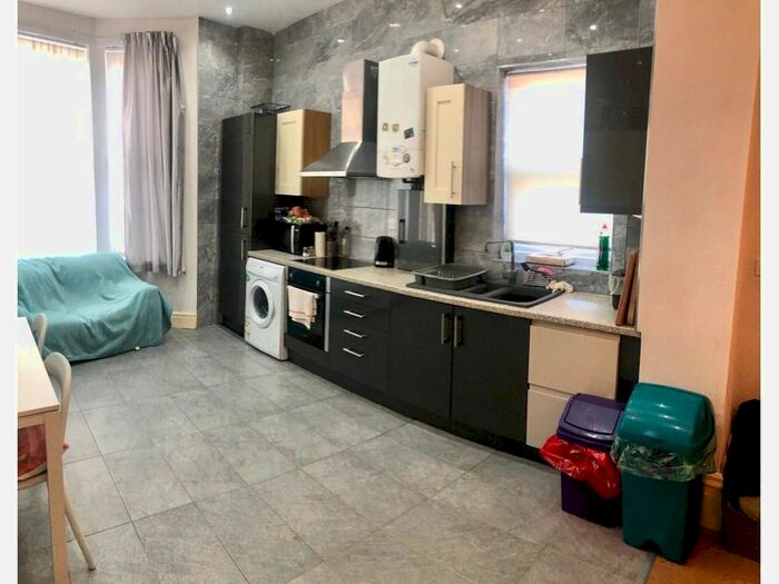 1 Bedroom Studio To Rent In Marlborough Road, Roath, Cardiff, CF23