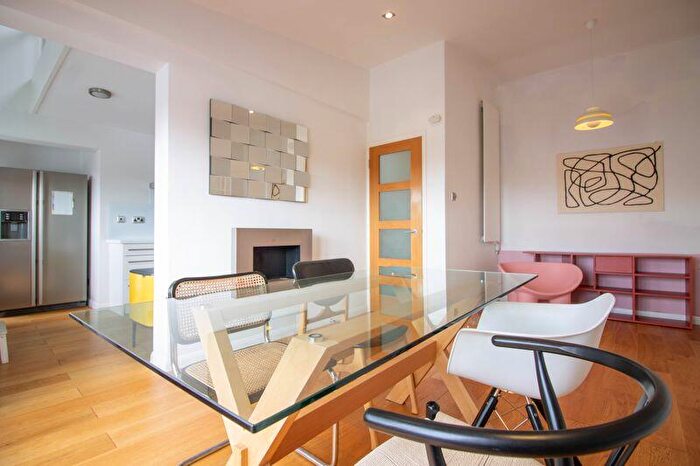 3 Bedroom Flat To Rent In Newlands Quay, Wapping, E1W