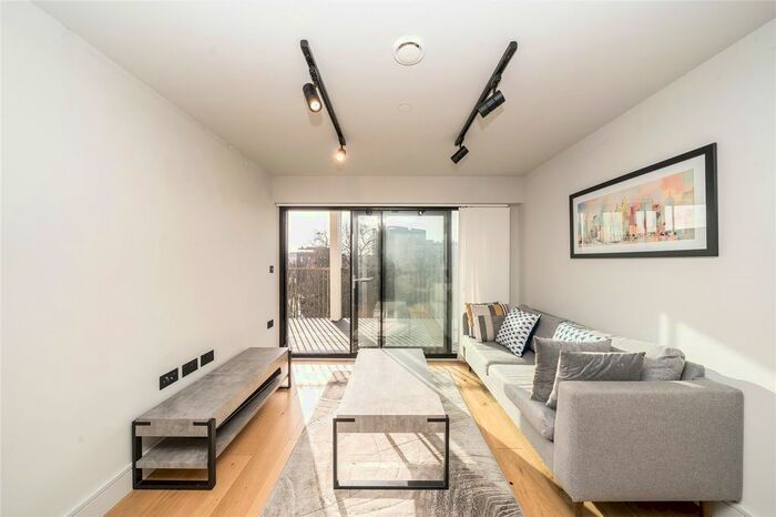 2 Bedroom Flat To Rent In Tower Bridge Road, London, SE1