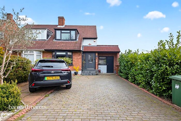 3 Bedroom Semi-Detached House For Sale In Tempest Avenue, Potters Bar, EN6