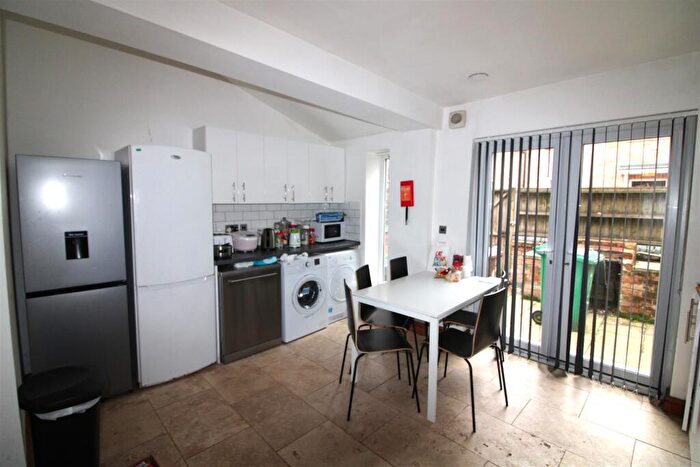 6 Bedroom House To Rent In Church Grove, Lenton, Nottingham, NG7