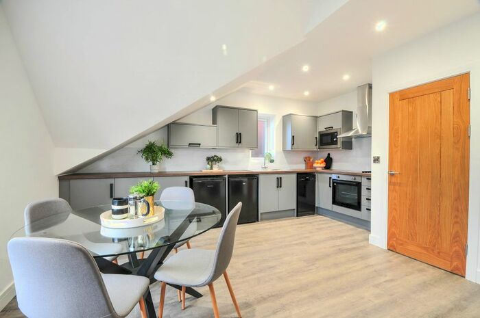 3 Bedroom Flat To Rent In Mitford Road, Manchester, M14