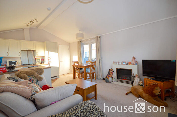 2 Bedroom Retirement Property For Sale In New Road, Bournemouth, BH10