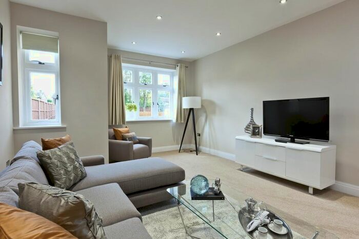 2 Bedroom Flat To Rent In Ember Lane, Esher, KT10