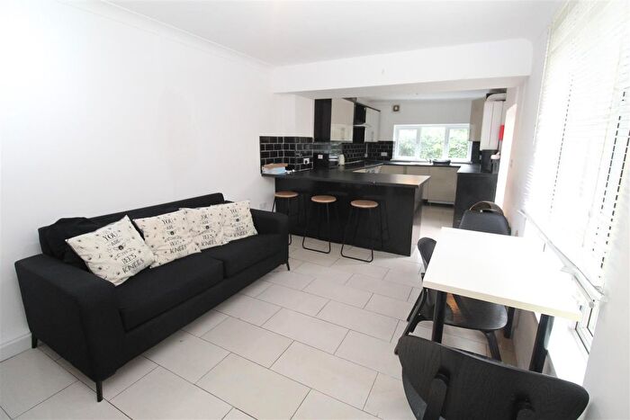 6 Bedroom Property To Rent In Glenroy Street, Cardiff, CF24