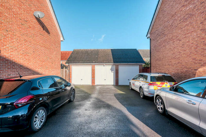 3 Bedroom Terraced House For Sale In Rounds Road, Worcester, WR5