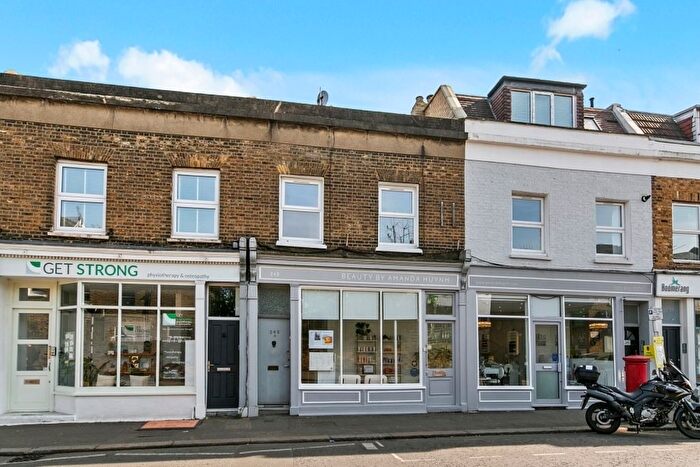 1 Bedroom Flat To Rent In Sandycombe Road, Kew, Richmond, Surrey, TW9