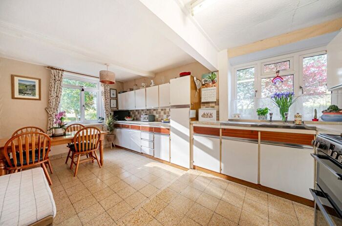 3 Bedroom Semi-Detached House For Sale In Llanfyllin, Powys, SY22 - Photo 3