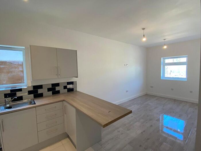 1 Bedroom Flat To Rent In Henry Road, Southampton, SO15
