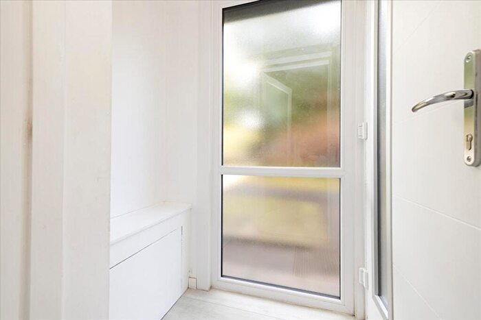 1 Bedroom End Of Terrace House For Sale In Hutchison Crossway, Edinburgh, EH14