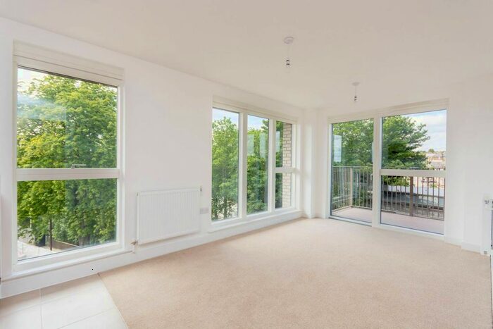 2 Bedroom Flat To Rent In Ferdinand Court, Catford, London, SE6